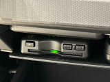 ETCカードを挿入することで高速道路を利用する際の支払いがキャッシュレスになったり、ETCスマートインターチェンジが利用できたり、とても便利なアイテムです!保証は修理保証のみとなります。