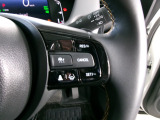 ハンドル右側にはクルーズコントロールのスイッチが装備され運転中の操作も安心して行えます!