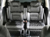 後部座席もゆったり座れます。