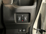 【リア両側パワースライドドア】リモコンなどで自動開閉。Hondaスマートキーを携帯していれば、軽い力で解錠とドアオープンが行えます。半ドア状態まで閉めると、自動的に全閉する機能付き。