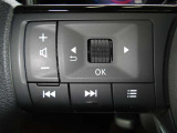 ステアリングスイッチ付きです♪ハンドルから手を放さずにオーディオ操作やメーターディスプレイ操作ができるので、安全です!