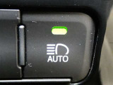 【オートマチックハイビームヘッドライト】ハイビーム走行時に対向車や前走車をカメラで認識して自動的にロービームにする機能が装備されています。※道路環境などによっては作動しない場合があります。