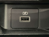 運転席前部にはスマホ等の充電ができるUSBタイプAが装備されています。