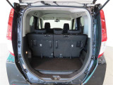 開口部の広いラゲージスペースは、ゴルフバックなどの荷物もラクラク積み込めます。
