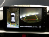 パノラミックビューモニターを装備。駐車場や交差点で周囲の安全確認をサポートします。