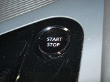 使い勝手の良いプッシュエンジンスターター装備♪鍵をカバンやポケットなどから取り出さずにエンジンを始動出来ます☆鍵を回す必要も探す必要もございません!