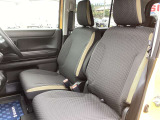 乗り降りがしやすい高さのフロントシートです。運転席と助手席にシートヒーターが付いています。