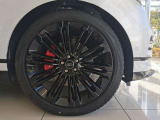 【22インチオプションホイール】グリップ力もある大口径のアロイホイール当モデルとかなりマッチしております。