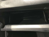 出し入れしやすいグローブボックス。