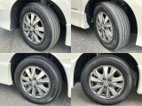 195/65R15 純正アルミホイール装着。タイヤはまだまだ使えます。
