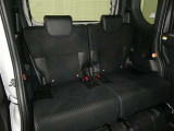 後席シートも広々としたスペースを確保しています。大人でもゆったりと座って頂けますので、大人数でのお出かけもラクラクです♪ドライブに行くのが楽しみですね♪