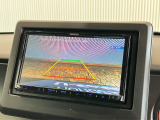 【バックカメラ】リバースにするだけで映ります、後方の安全確認や、狭い駐車場での車庫入れ、雨の日や夜間など視界の悪い時に便利です!安全にバックする為には欠かせない装備です。