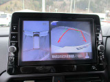 アラウンドビューモニターも装備しております。ご覧のように車体を真上か見たような映像なので、車庫入れの苦手なお客様ももうご心配いりません。