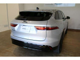 革新的なコンセプトカー、ジャガーのパフォーマンスSUV!5人の乗員と大容量のラゲッジルームを確保するなど、日常使いができる実用性で大人気です!