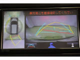 ハンドル操作にあわせてガイドラインが変化するバックガイドモニター搭載。全方位、フロント、左右側面モニターも搭載しているので、周囲の状況を確認しながら駐車出来ます。慣れない場所でも心強いですよ。