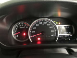 とっても見やすいメーターです。夜間時はラグジュアリーな気分にさせてくれる照明が魅力ですので、夜のドライブも楽しみになりますよ♪