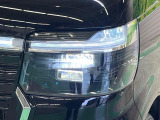 【LEDヘッドライト】悪天候や夜間走行時も良好な視界を確保し安心して運転できる高輝度LEDヘッドライトを装備!点灯速度が早く、消費電力も抑えられています。
