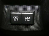 充電用USB端子付き。スマートフォンなどの充電に便利です。