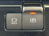 【オートブレーキホールド】信号待ちや渋滞で停車時にブレーキから足を離しても、停止状態を保持してくれます。前進するときはアクセルを踏めば自動で解除されるので安心♪街乗り運転が楽になります♪
