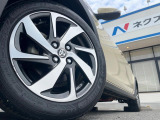 【純正16インチアルミホイール】外観にマッチした純正アルミホイールを装着しております。各種社外アルミホイールや、スタッドレスタイヤも取扱いしております。是非ご相談ください♪