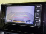 バックモニターも装備しております。バックギアに入れるとナビ画面に車の後方が映し出されます。これで後方確認も安心!