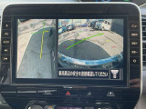 アラウンドビューモニターです。上空からお車の周りを見る感覚で表示されますので、車庫入れも簡単