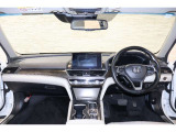 操作性に優れた運転席となります!小物入れや各ボタンの配置にこだわり、使いやすいです!座り心地もよく視認性も良好なのでロングドライブもお任せ下さい!