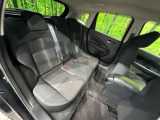 後部座席も気になるようなキズ・汚れやへたり等、大きなダメージはなく、良好な状態です。