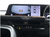 パノラミックビューモニター装備!トップビュー&フロントビュー・車両に取り付けたフロント、サイド、バックカメラの映像を合成して画面上に表示させることで、低速時の運転を補助する装置です。