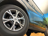 【純正15インチアルミホイール】外観にマッチした純正アルミホイールを装着しております。各種社外アルミホイールや、スタッドレスタイヤも取扱いしております。是非ご相談くださ