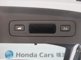 荷物が多くて手がふさがっている時に重宝する「ハンズフリーアクセスパワーテールゲート」を搭載しています。