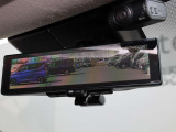 車両後方を映し出します・スマートルームミラー装備です。