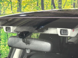 【アイサイトVer3】前方の車両等を検知し、衝突しそうな時は警報で注意を促し、ブレーキを踏む力をサポート。ブレーキを踏めなかった場合は衝突被害軽減ブレーキが作動、衝突回避をサポートします。