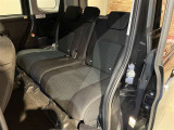 広々とした後部座席です♪気になるキズや汚れなどなく良好な状態です。
