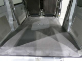 広々としたラゲージスペースを備えています。大きなものや長さのある荷物もしっかりと積み込めます。