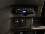 ハンドルの左下にETCとHondaセンシング用の、VSA(ABS+TCS+横滑り抑制)解除スイッチなどがついています。高速道路の料金所の通過も楽々です。 カードの取り出しもしやすい場所についています。