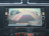車庫入れ時も安心のバックモニター付き。