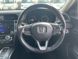 ハンドルの左にはオーディオコントロールボタンと右側にはホンダセンシング機能の設定ボタンがありハンドルを握ったまま操作が出来てラクラク♪