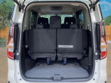 普段のお買い物や通勤、送迎等に十分な荷室スペースを確保しております。セカンドシートを倒すと、大きな荷物の積載も可能です♪