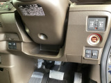 便利な電動スライドドア、横滑りを防ぐVSAなどのスイッチは、運転席の右側、手の届きやすい位置にあります。