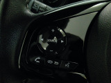 ハンドルにオーディオの操作スイッチが装備されています!視線を前方から外さずハンドルから手を離さずに操作できるのでとっても安全ですね♪