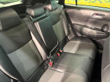 後部座席も気になるようなキズ・汚れやへたり等、大きなダメージはなく、良好な状態です。