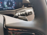 【パドルシフト】スポーツカーにある装備でステアリングから手を放すことなくシフトチェンジが可能な人気快適機能になります。