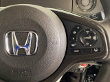 ハンドルにHondaセンシング系のクルーズコントロールやレーンキープアシストなどの操作スイッチが装備されています。ハンドルから手を離さず安全に操作できます。