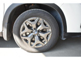 純正17インチアルミホイル/タイヤサイズは225/60R17です