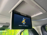 【フリップダウンモニター】大画面モニターで後席でもエンタメをお楽しみいただけます。小さなお子様にも大人気の装備です♪