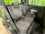 後部座席も気になるようなキズ・汚れやへたり等、大きなダメージはなく、良好な状態です。