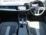 Audi正規ディーラーが高品質をお約束。高度な訓練・教育を受けたAudi専任メカニックが、100項目にもおよぶ精密な点検を実施いたします。すべてをクリアしたAudi車だけが、あなたのお手元に届けられるのです。