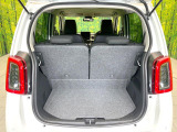 普段のお買い物や通勤、送迎等に十分な荷室スペースを確保しております。セカンドシートを倒すと、大きな荷物の積載も可能です♪