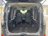 後席を格納すると、これだけの広さが!シーンに合わせたシートアレンジで、大きな荷物も積むことが出来ます♪